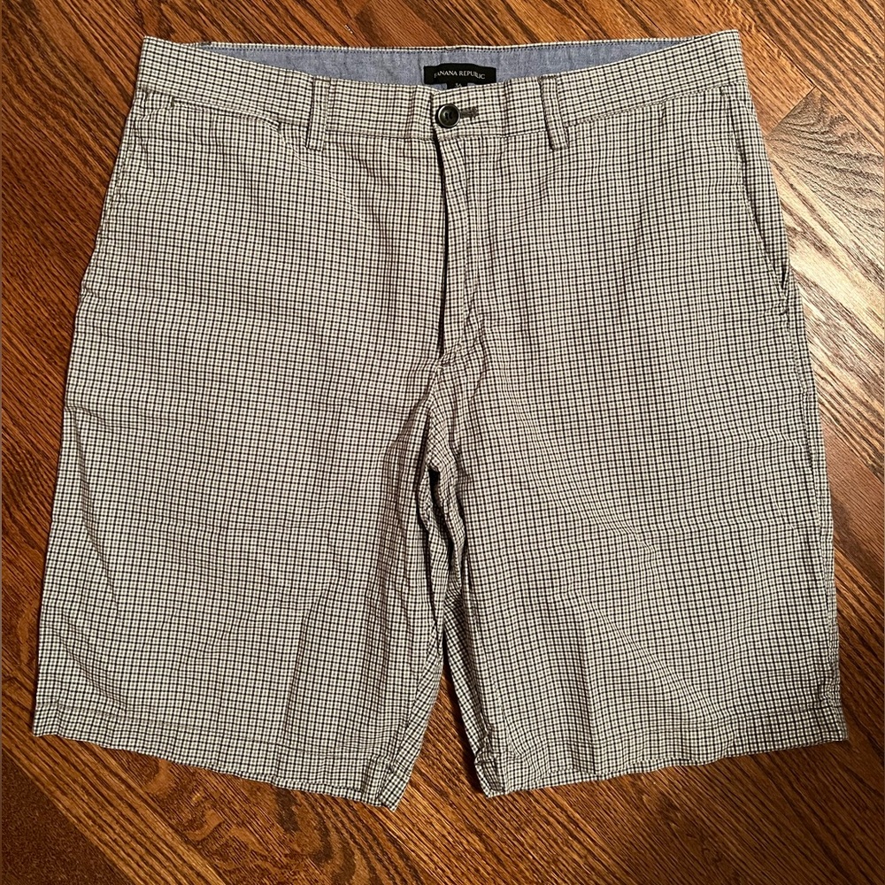 Banana Republic, men’s shorts, flat front, size 36” waist